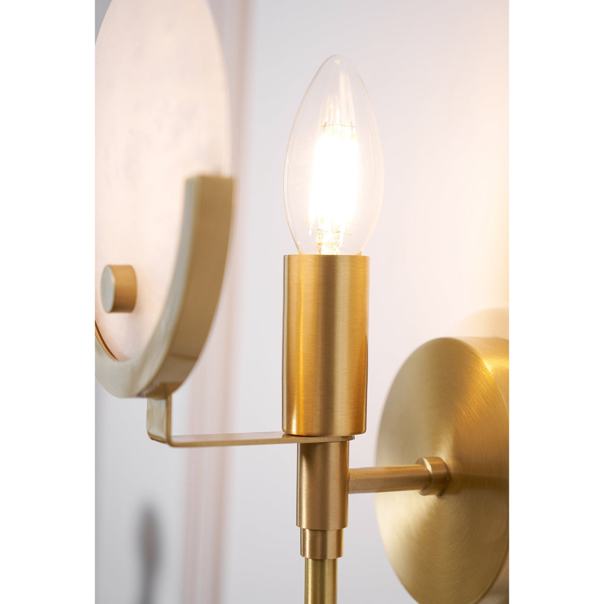 Ljomuvyo Moderne minimalistische wandlamp van messing met albasten kap