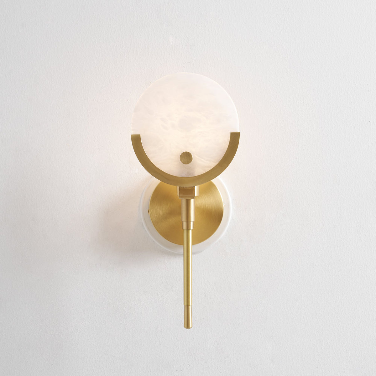 Ljomuvyo Moderne minimalistische wandlamp van messing met albasten kap