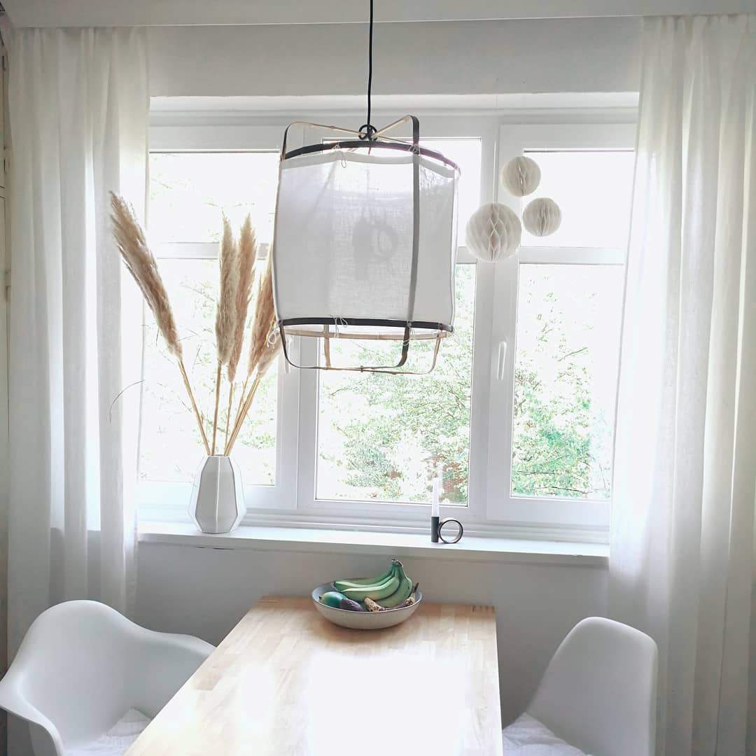 Arioelia hanglamp met bamboe lampenkap voor de woonkamer
