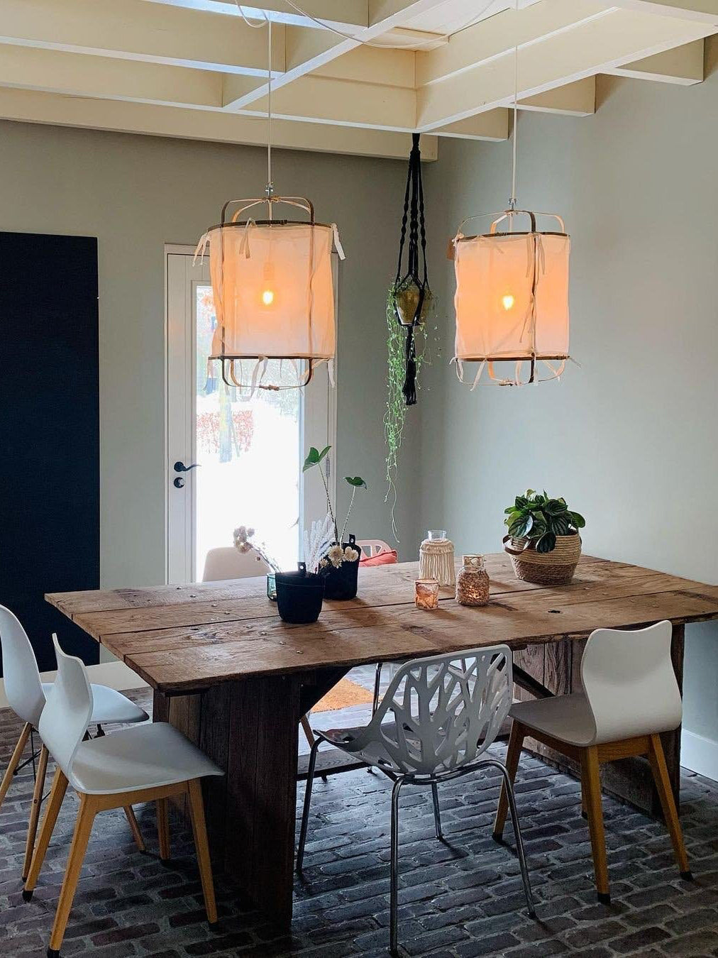 Arioelia hanglamp met bamboe lampenkap voor de woonkamer