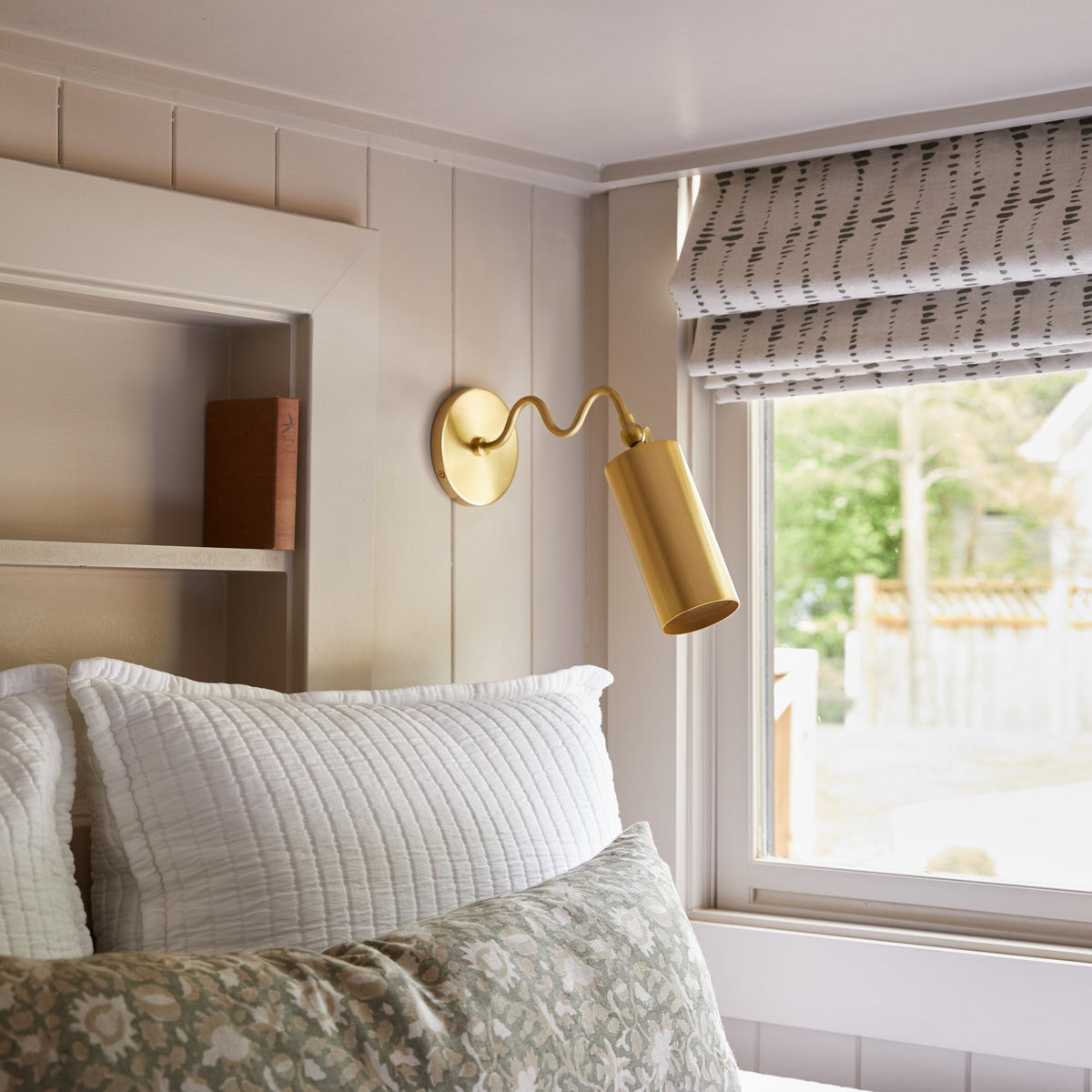 Vatnuvyu moderne minimalistische wandlamp met stoffen kap en metalen behuizing