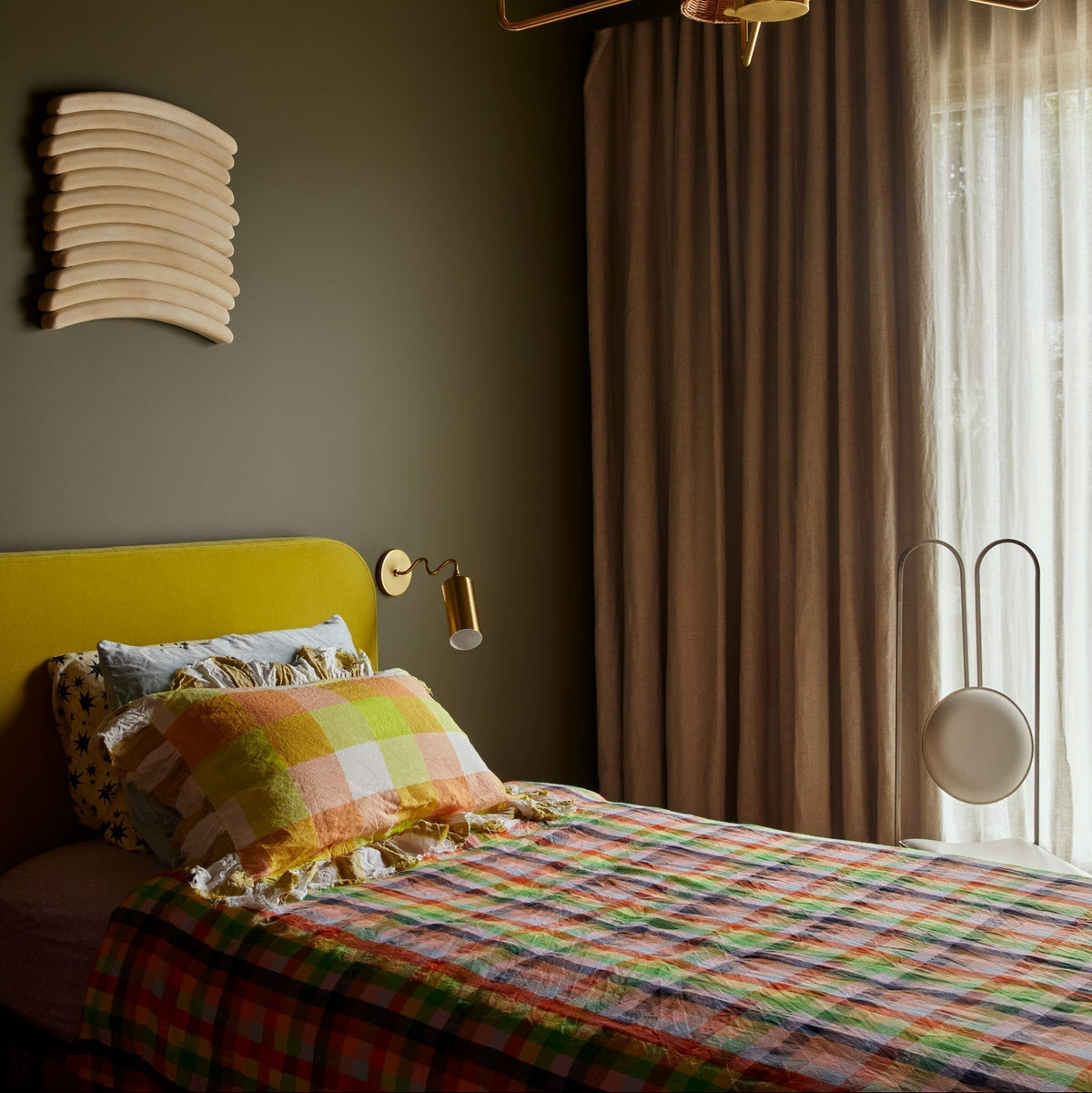 Vatnuvyu moderne minimalistische wandlamp met stoffen kap en metalen behuizing