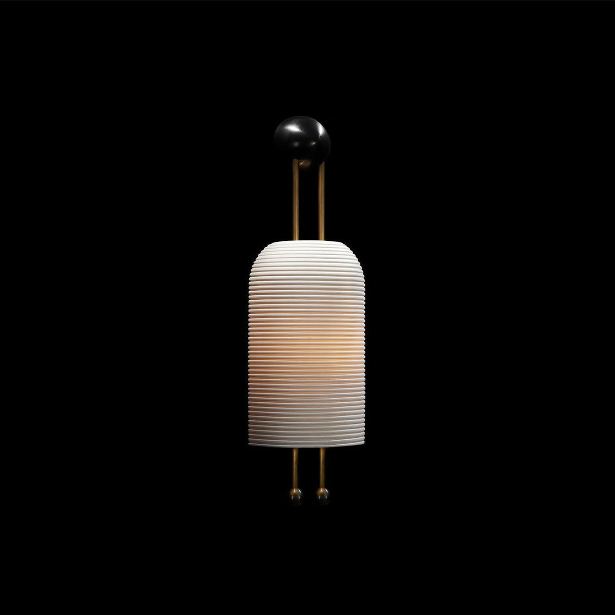 Bly wandlamp van glas met Kap van en Goudkleurige Staven