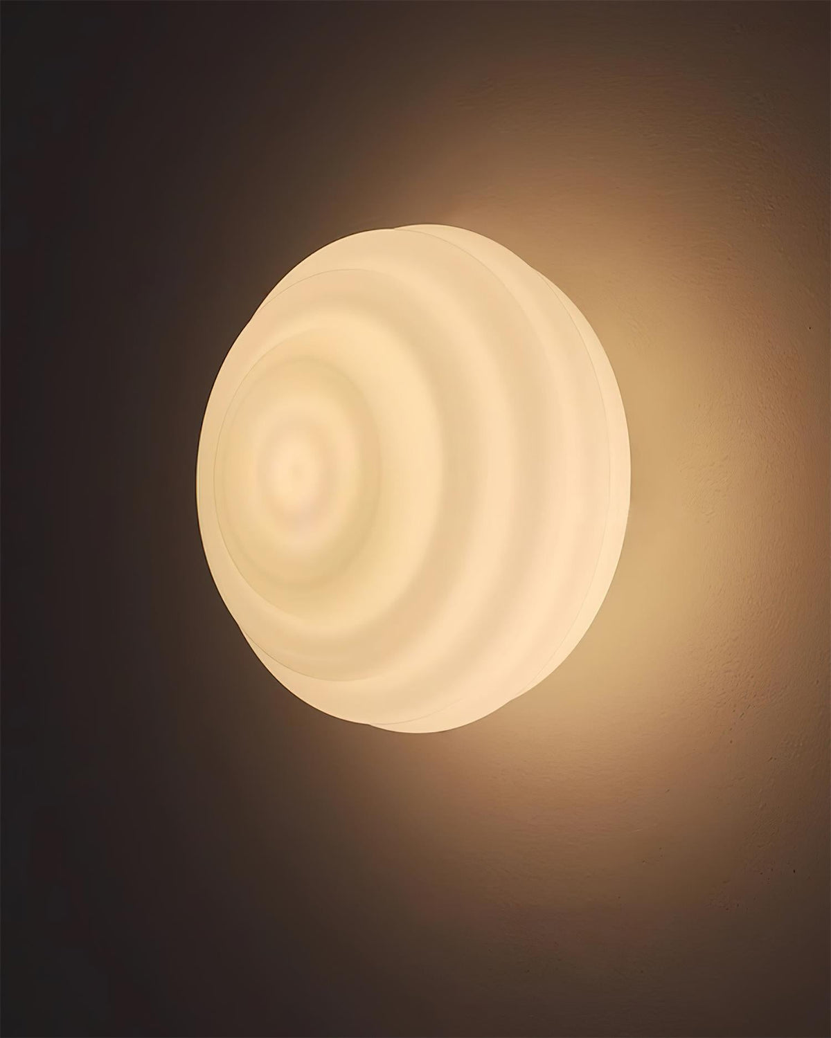 Celalelle wandlamp met glas in goudkleurige afwerking