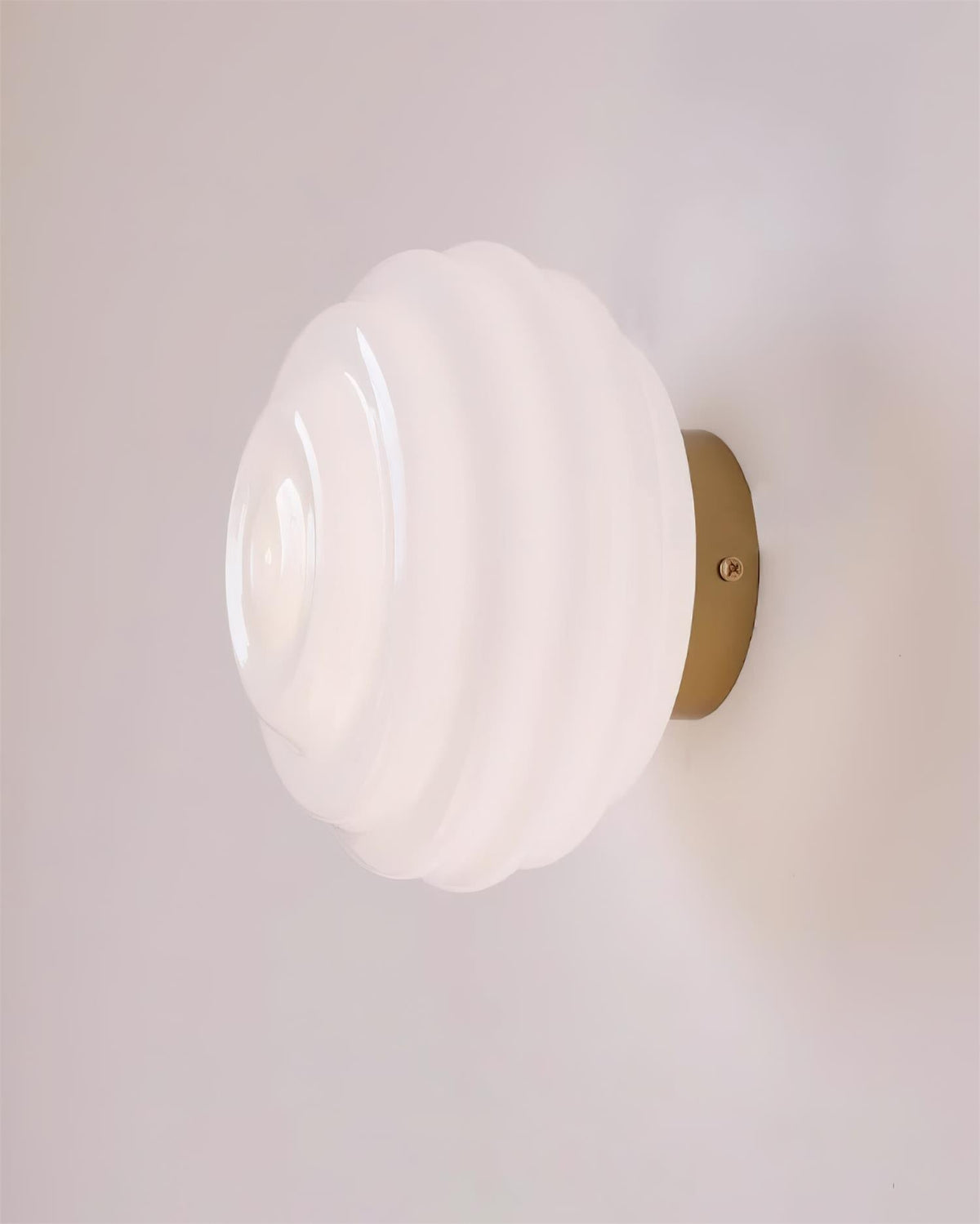 Celalelle wandlamp met glas in goudkleurige afwerking