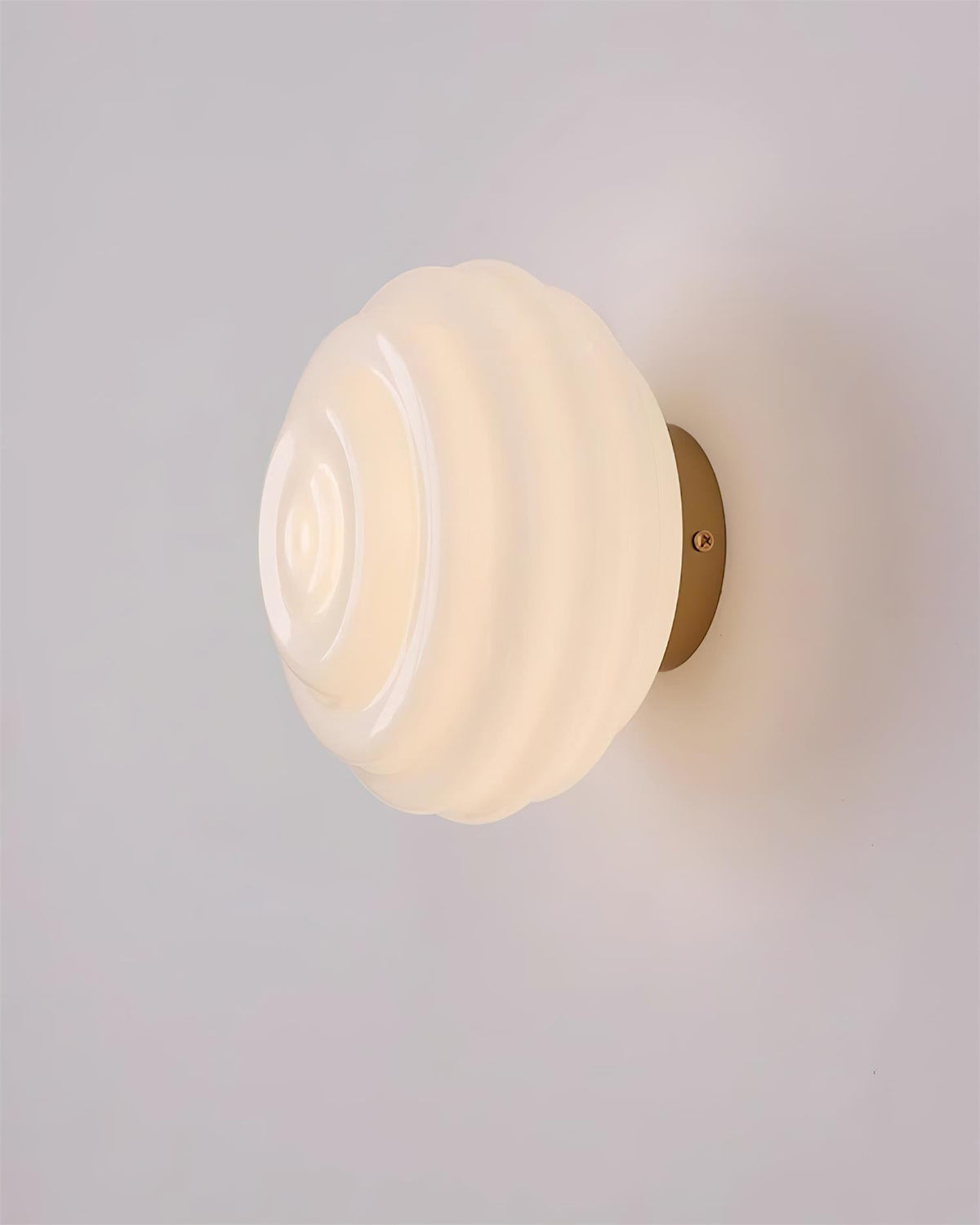 Celalelle wandlamp met glas in goudkleurige afwerking