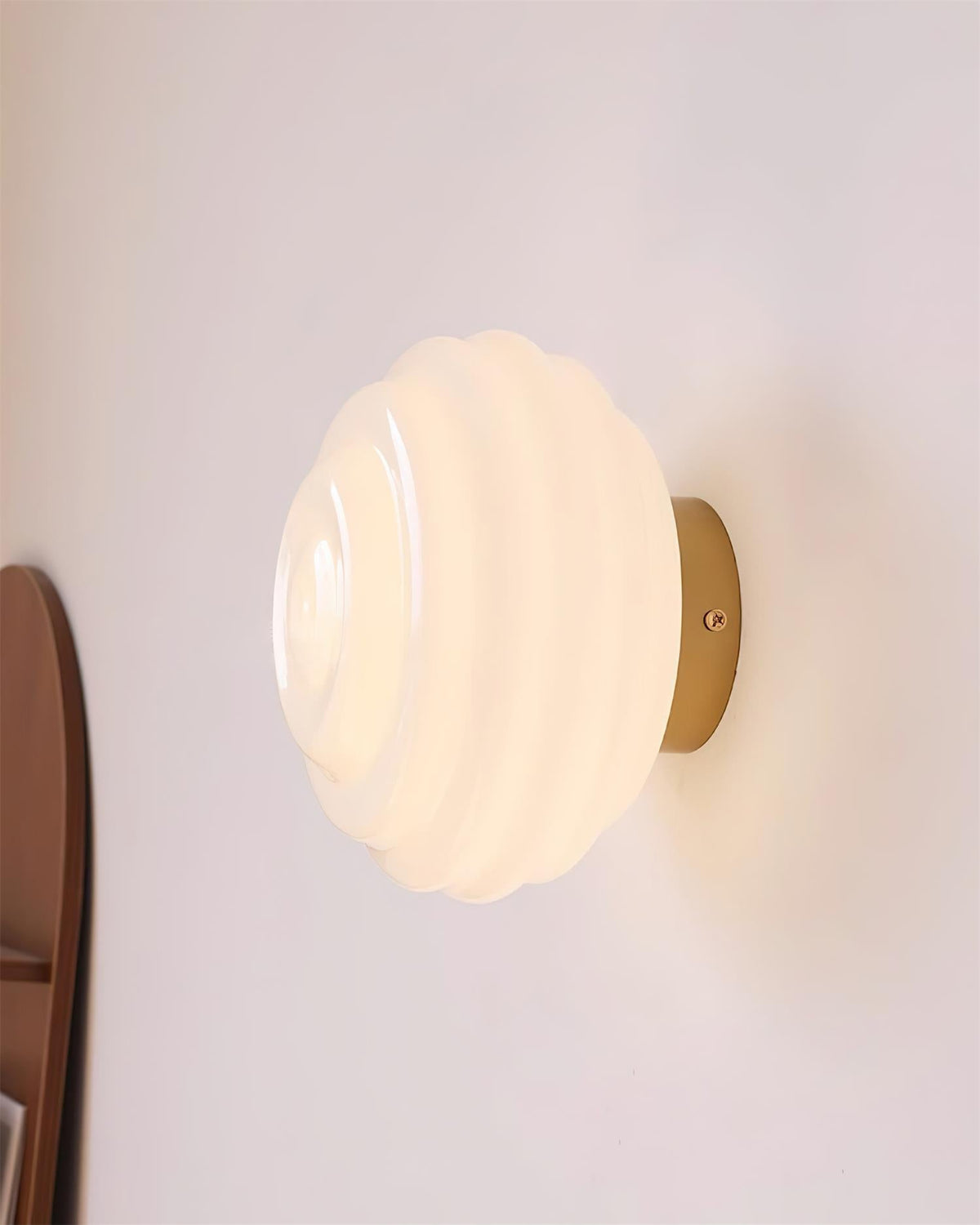 Celalelle wandlamp met glas in goudkleurige afwerking