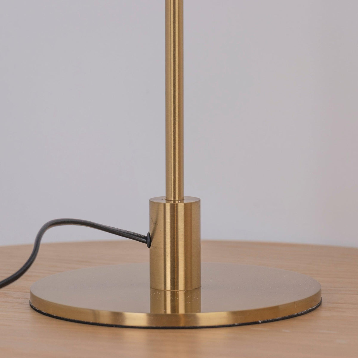 Rinelette tafellamp heldere glazen kap houten voet