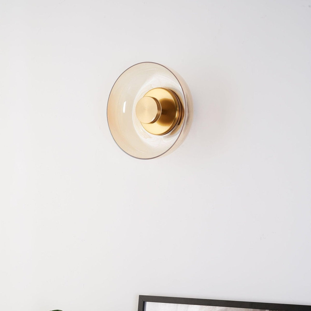 Aether messing wandlamp met glazen kap
