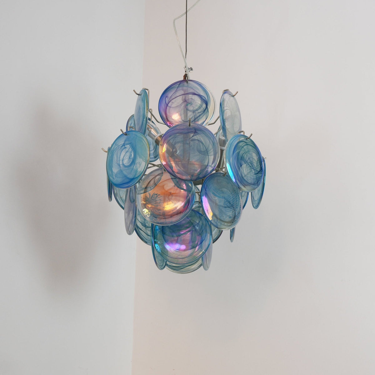 Liororine kroonluchter met blauwe Murano-glas schijven in vintage stijl