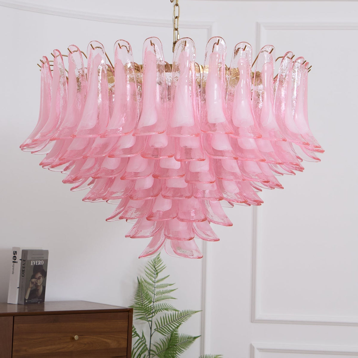 Celaella kroonluchter met roze Murano-glasbloemblaadjes in goudkleurige afwerking met bloemblaadjes