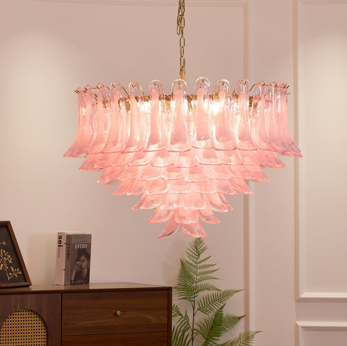 Celaella kroonluchter met roze Murano-glasbloemblaadjes in goudkleurige afwerking met bloemblaadjes