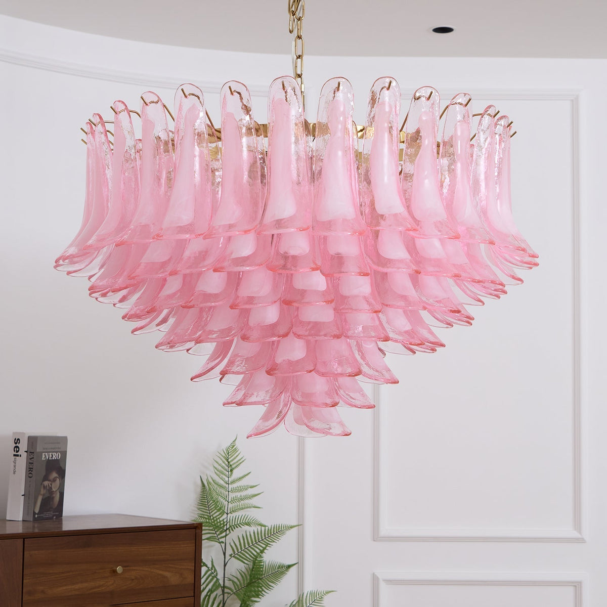 Celaella kroonluchter met roze Murano-glasbloemblaadjes in goudkleurige afwerking met bloemblaadjes