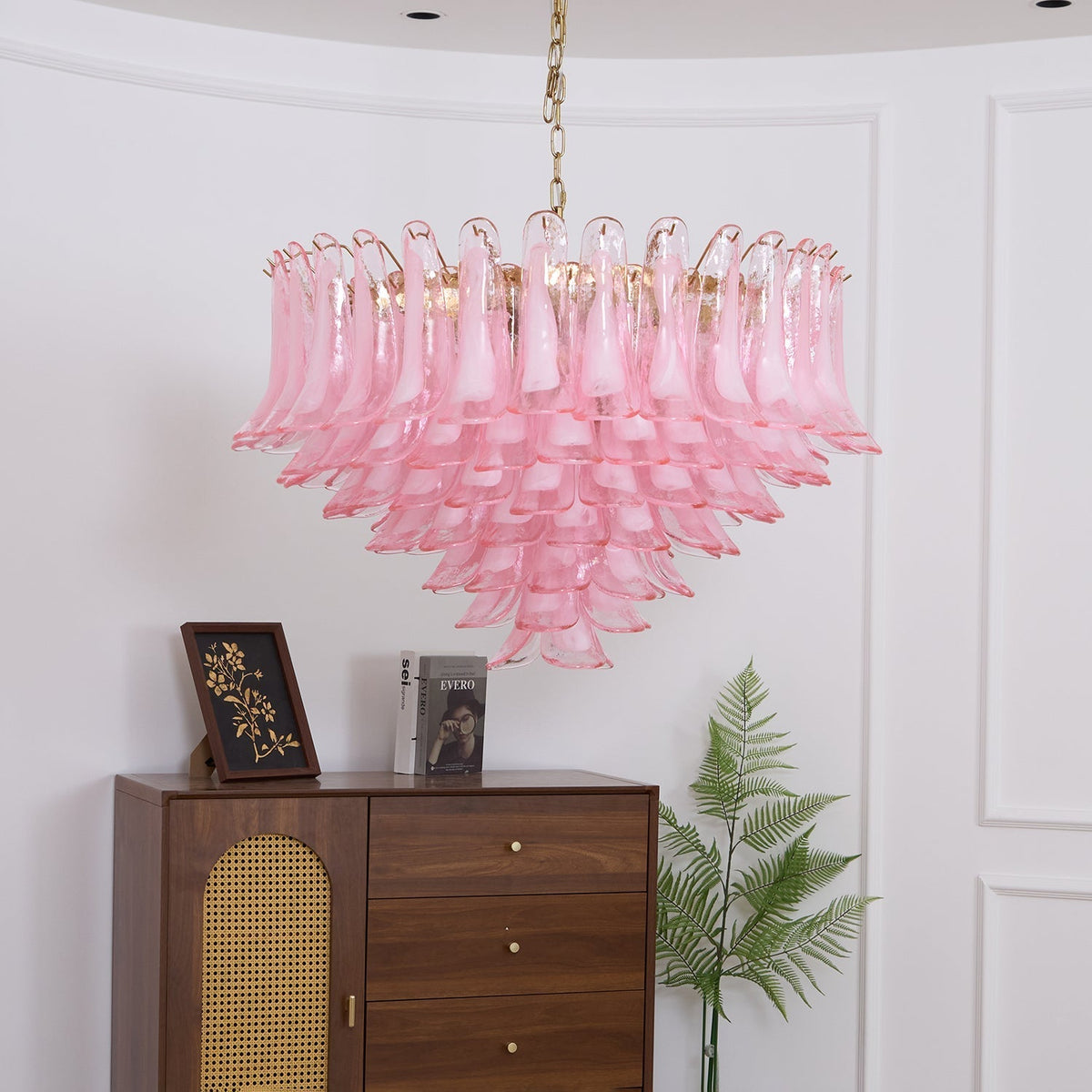 Celaella kroonluchter met roze Murano-glasbloemblaadjes in goudkleurige afwerking met bloemblaadjes