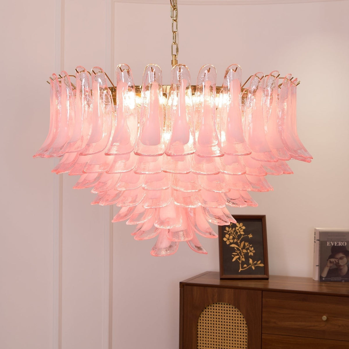 Celaella kroonluchter met roze Murano-glasbloemblaadjes in goudkleurige afwerking met bloemblaadjes
