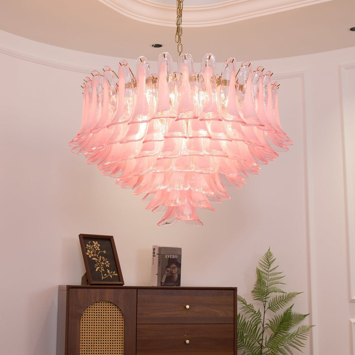 Celaella kroonluchter met roze Murano-glasbloemblaadjes in goudkleurige afwerking met bloemblaadjes