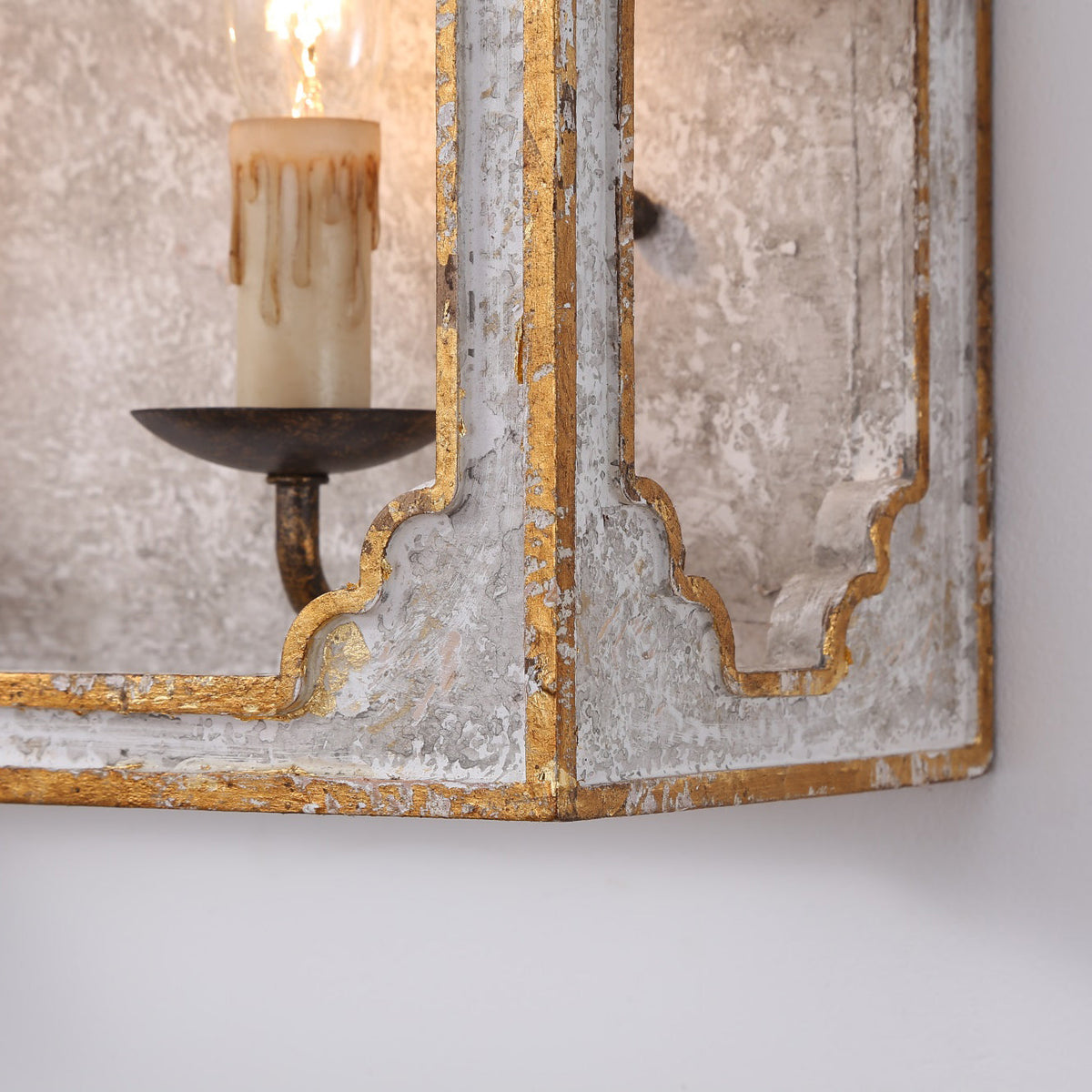 Orelararia wandlamp