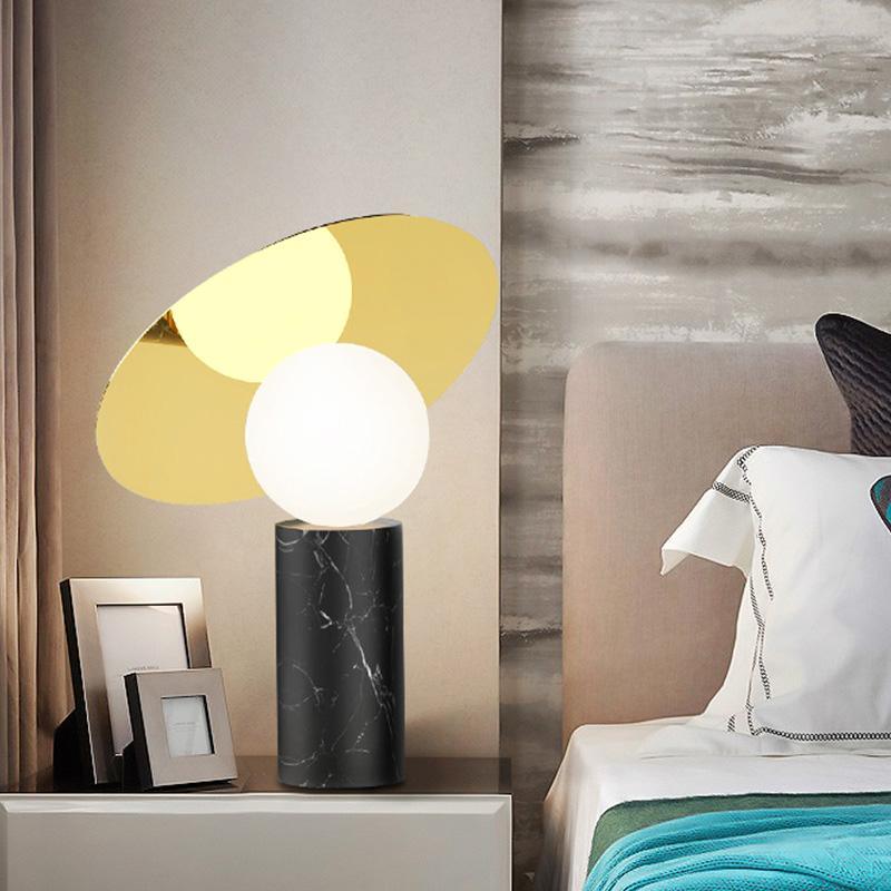 Dila Minimalistische tafellamp van marmer