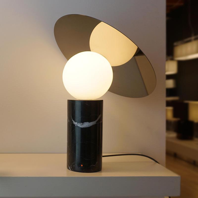 Dila Minimalistische tafellamp van marmer
