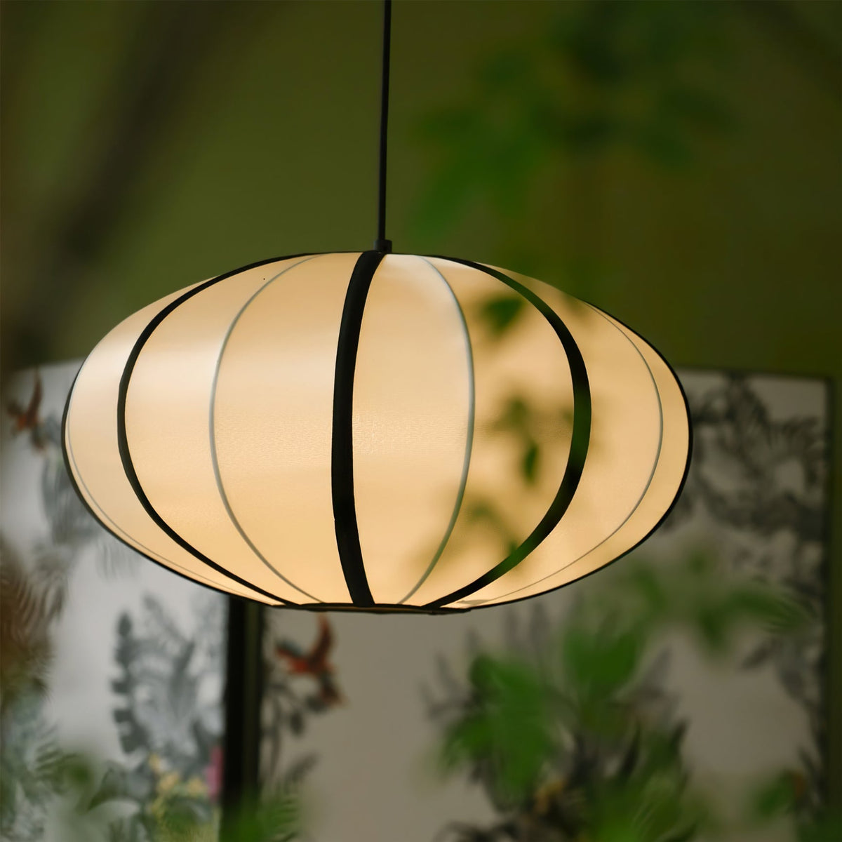 Inez hanglamp van stof met futuristisch ontwerp