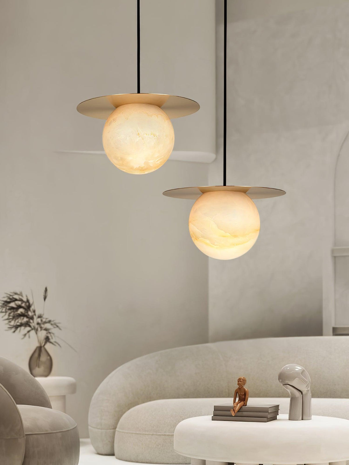 Velar hanglamp met albasten bolvormige kap