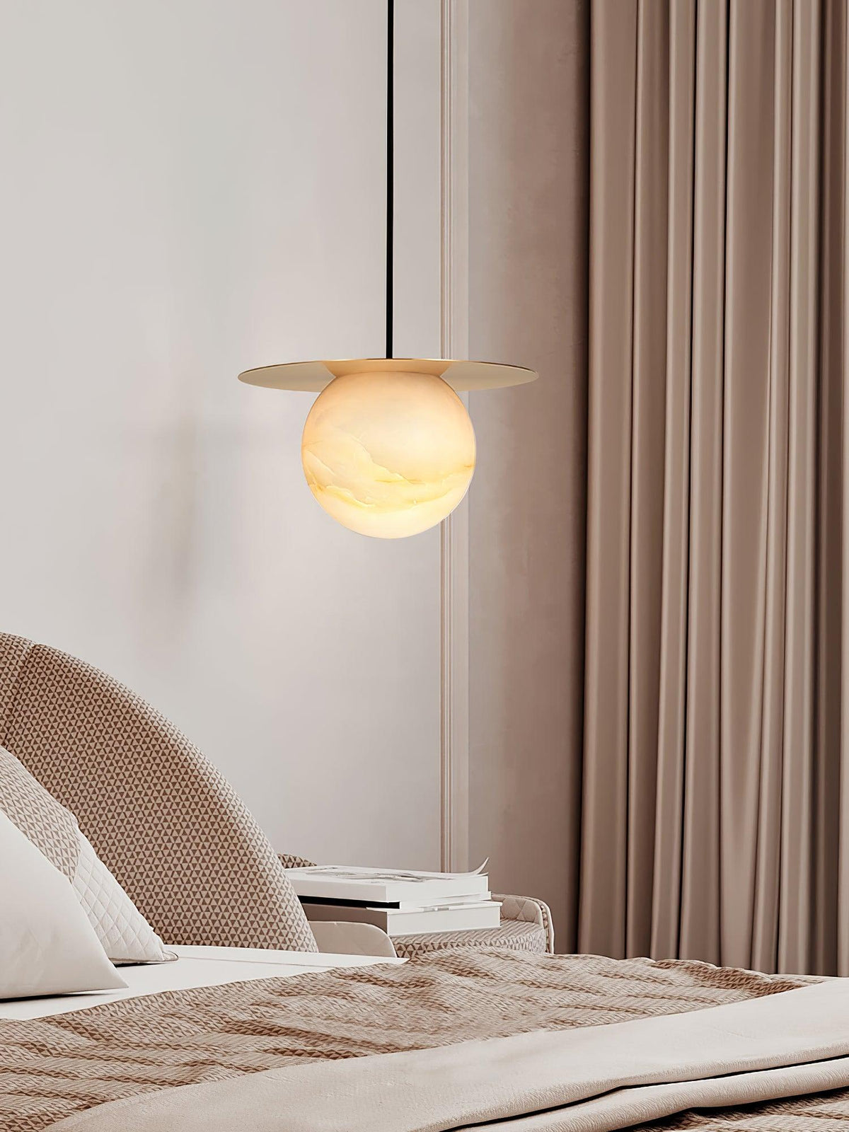 Velar hanglamp met albasten bolvormige kap