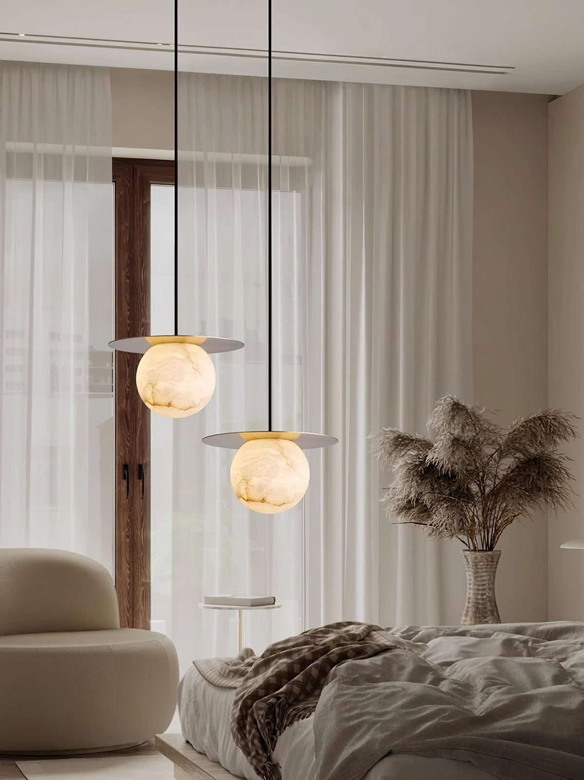 Velar hanglamp met albasten bolvormige kap