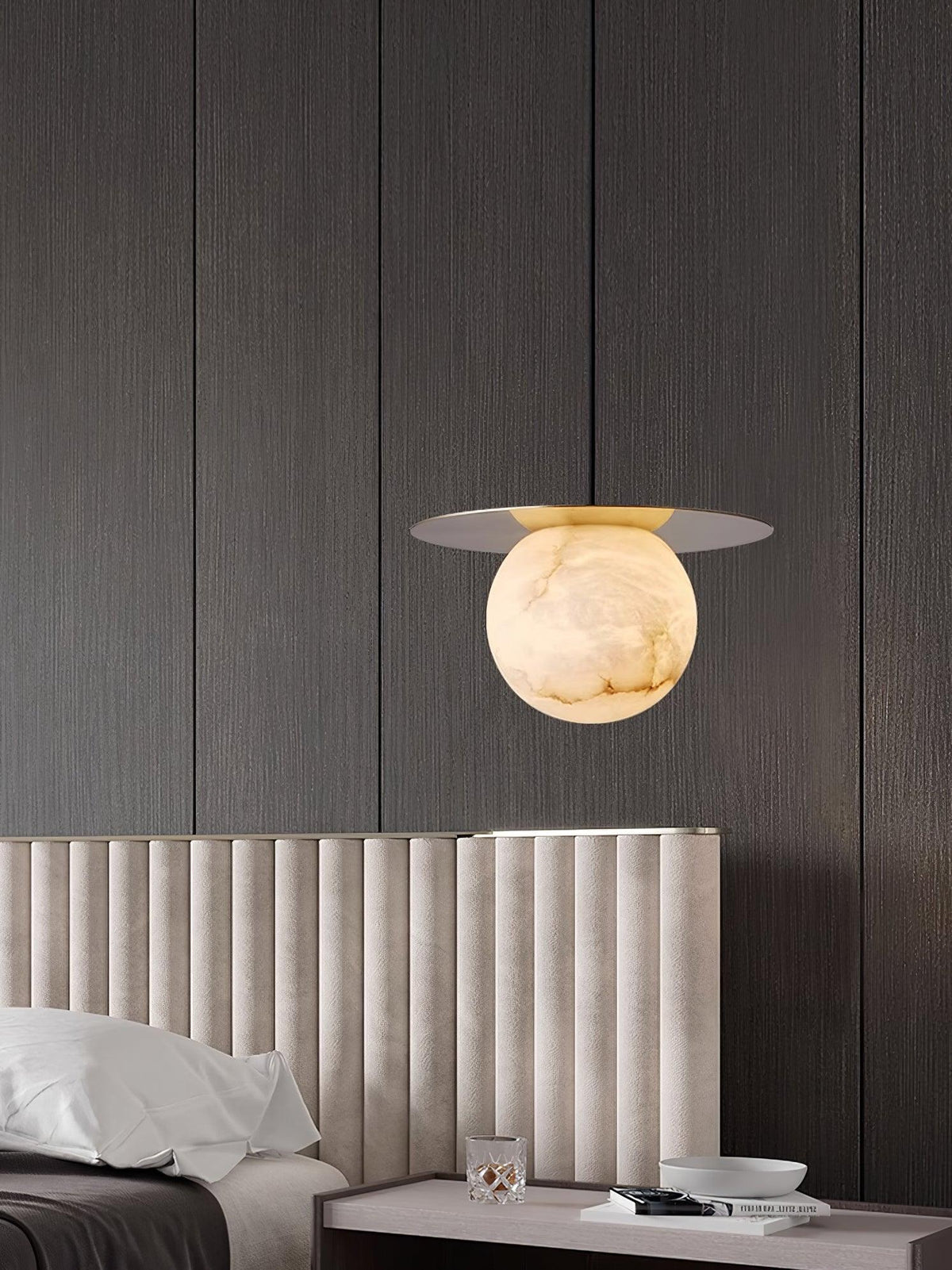 Velar hanglamp met albasten bolvormige kap
