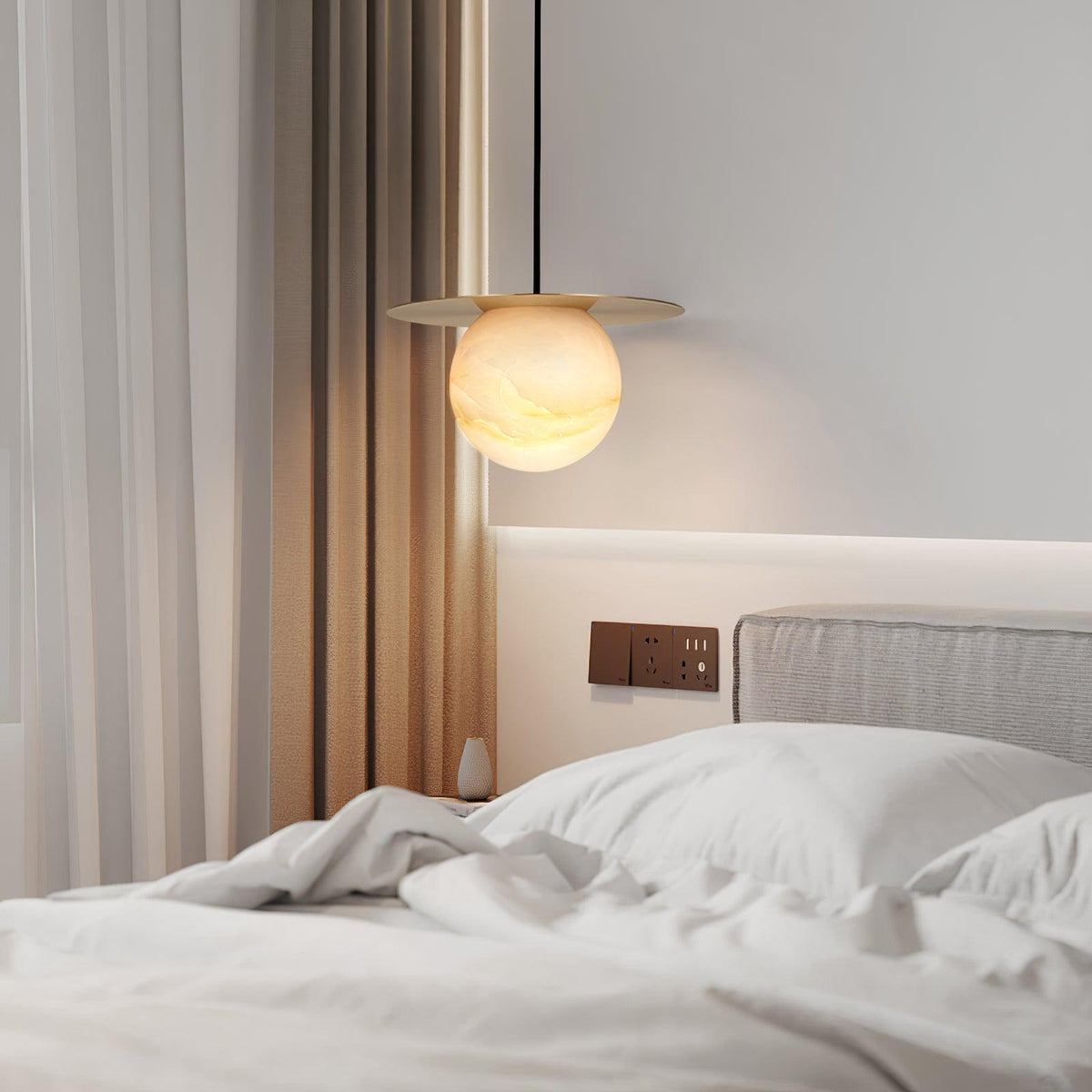 Velar hanglamp met albasten bolvormige kap