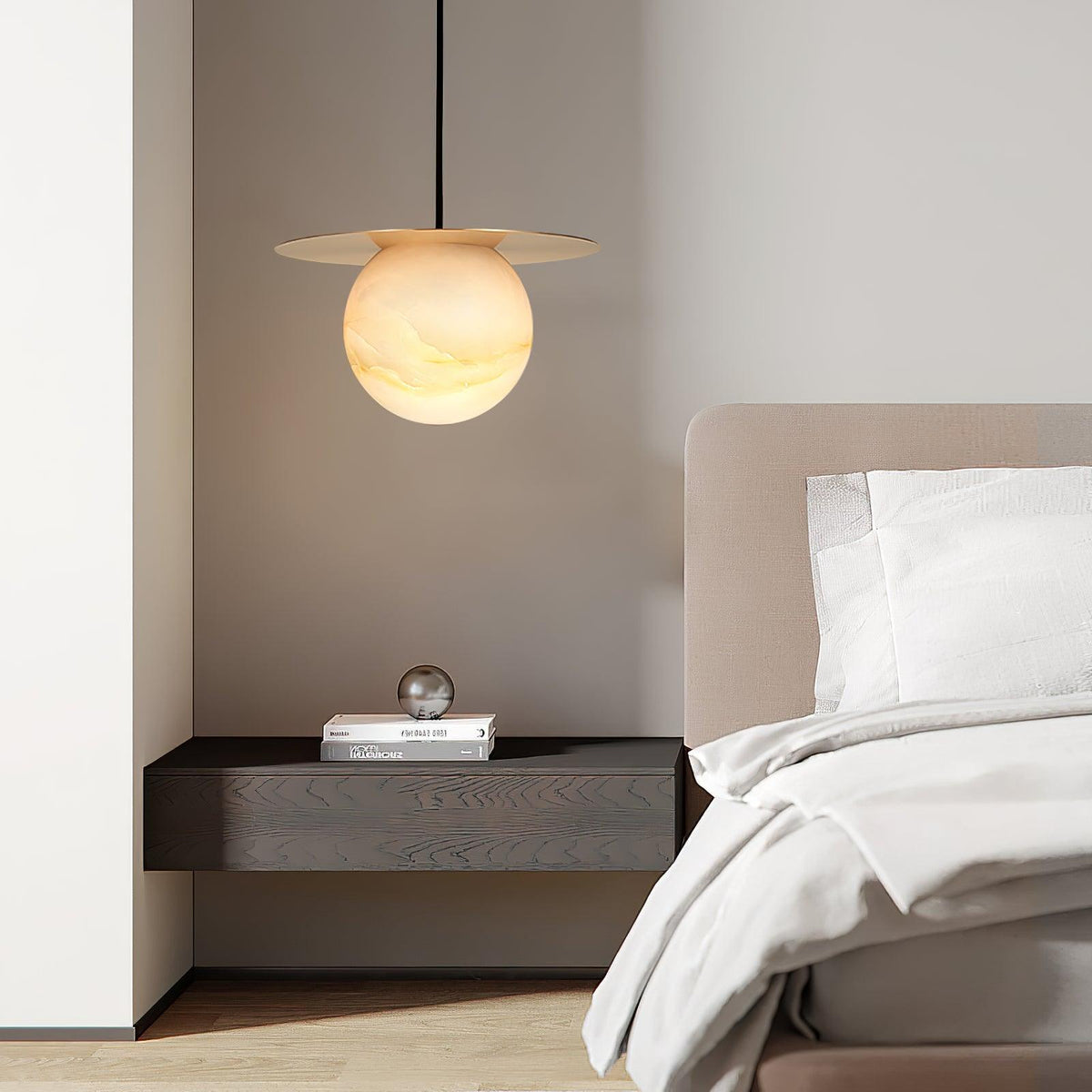 Velar hanglamp met albasten bolvormige kap