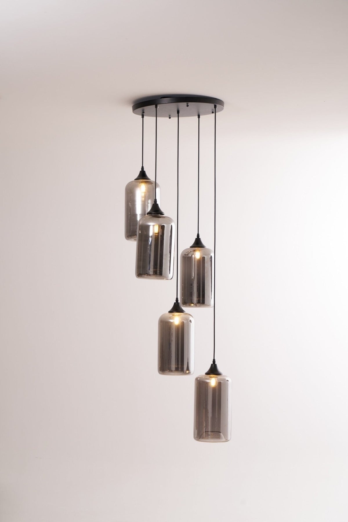 Tevely hanglamp met industriële stijl en glazen kap