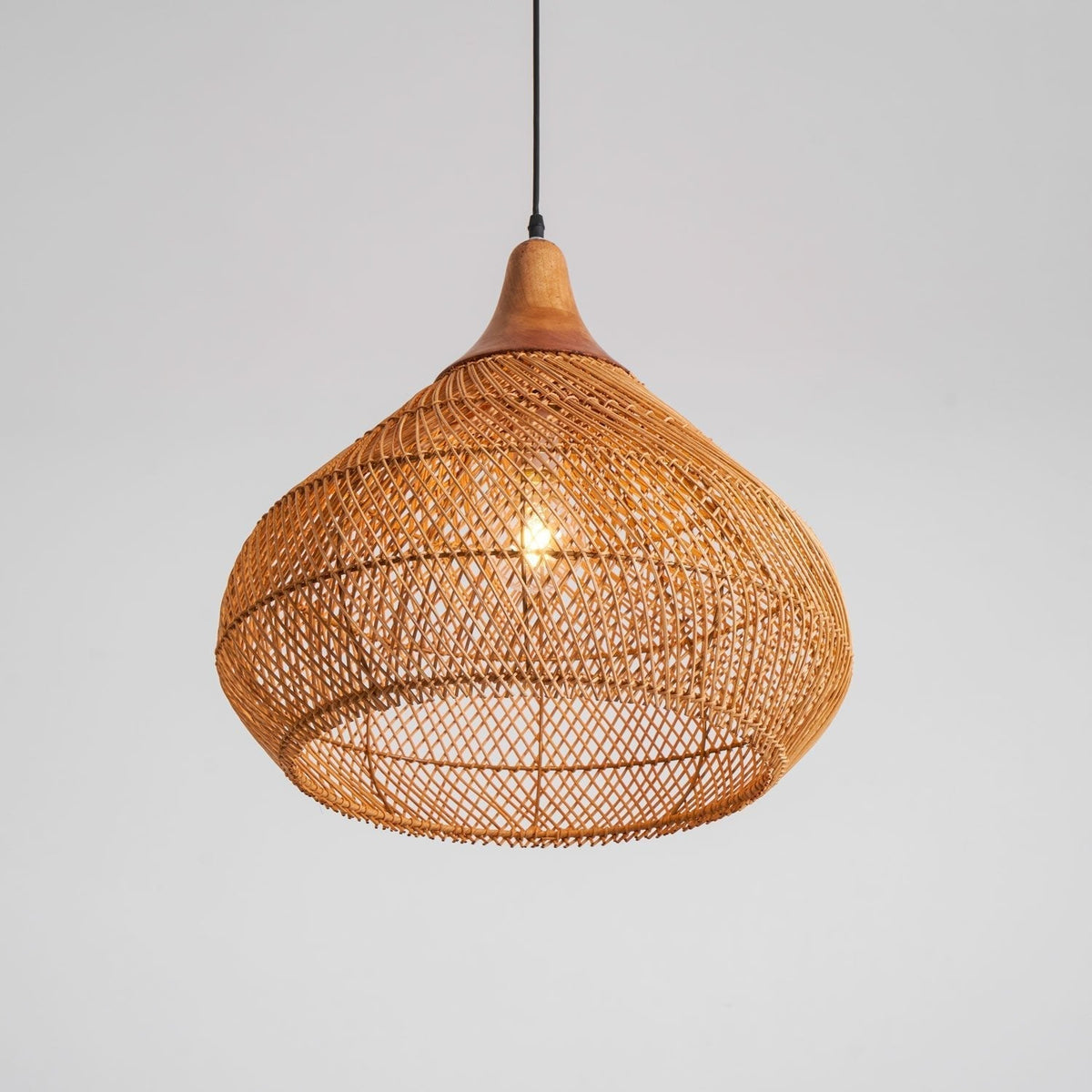 Solavn hanglamp van rotan en hout