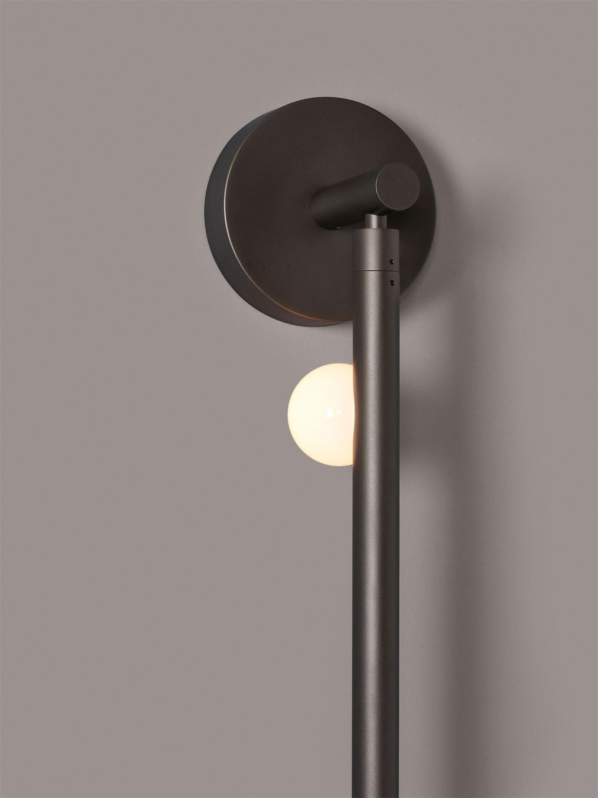 Pamela Tube met stekker messing glas wandlamp