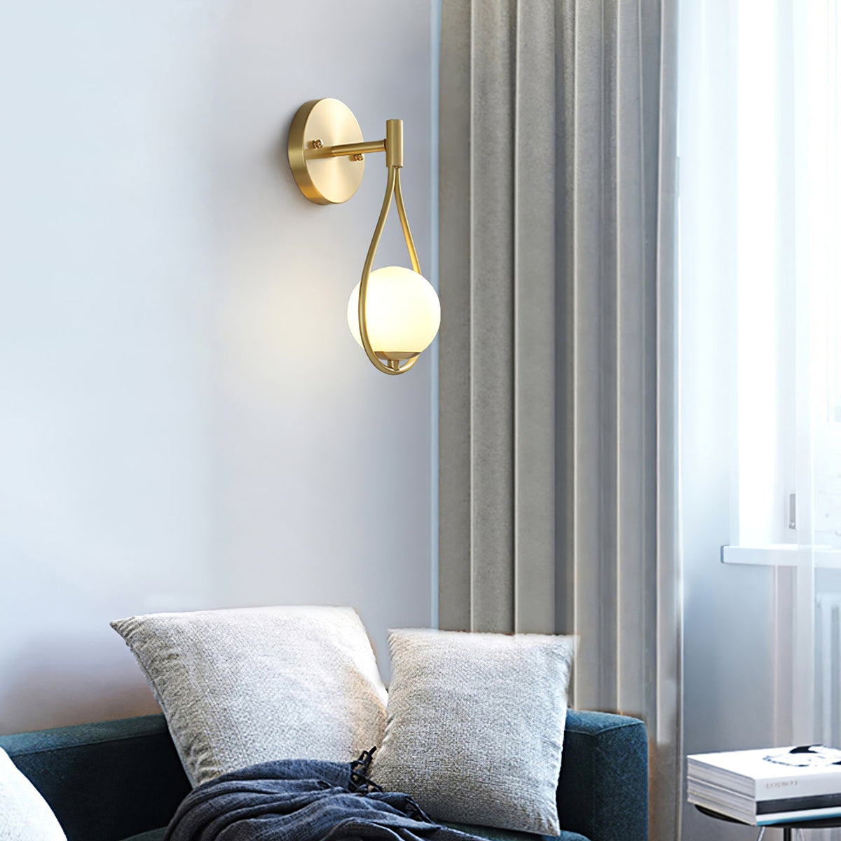 Eiralaya Moderne wandlamp van messing met glas in minimalistisch design