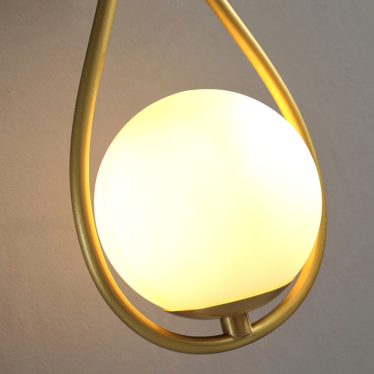 Eiralaya Moderne wandlamp van messing met glas in minimalistisch design