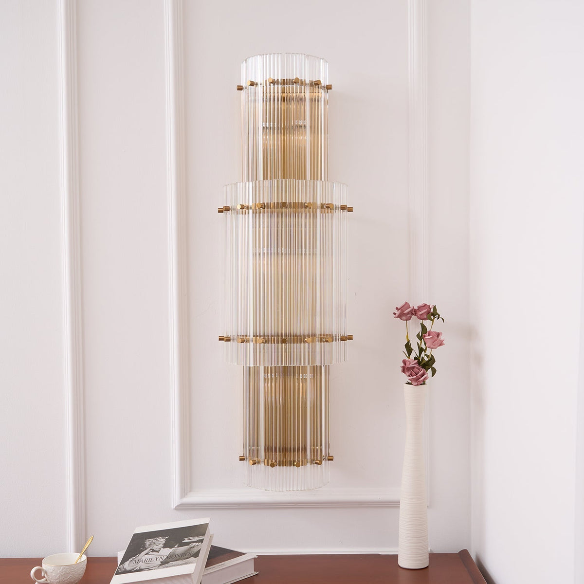 Liorivise moderne wandlamp met Gelagen Glasstaven en koper Afwerking