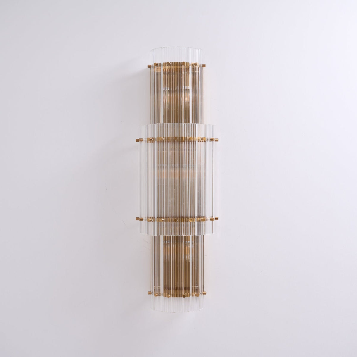 Liorivise moderne wandlamp met Gelagen Glasstaven en koper Afwerking