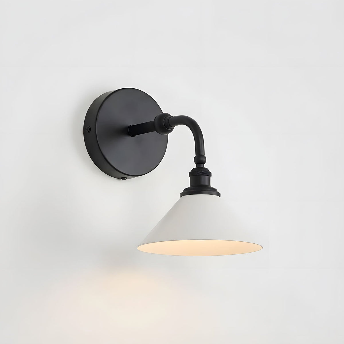 Dina Valerienne Minimalistische hoornvormige metalen wandlamp