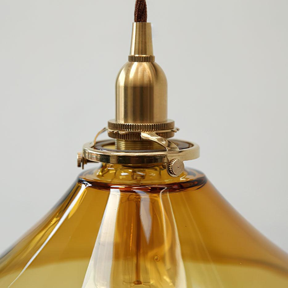 Pila hanglamp met amberkleurig glas en messing voor de eetkamer