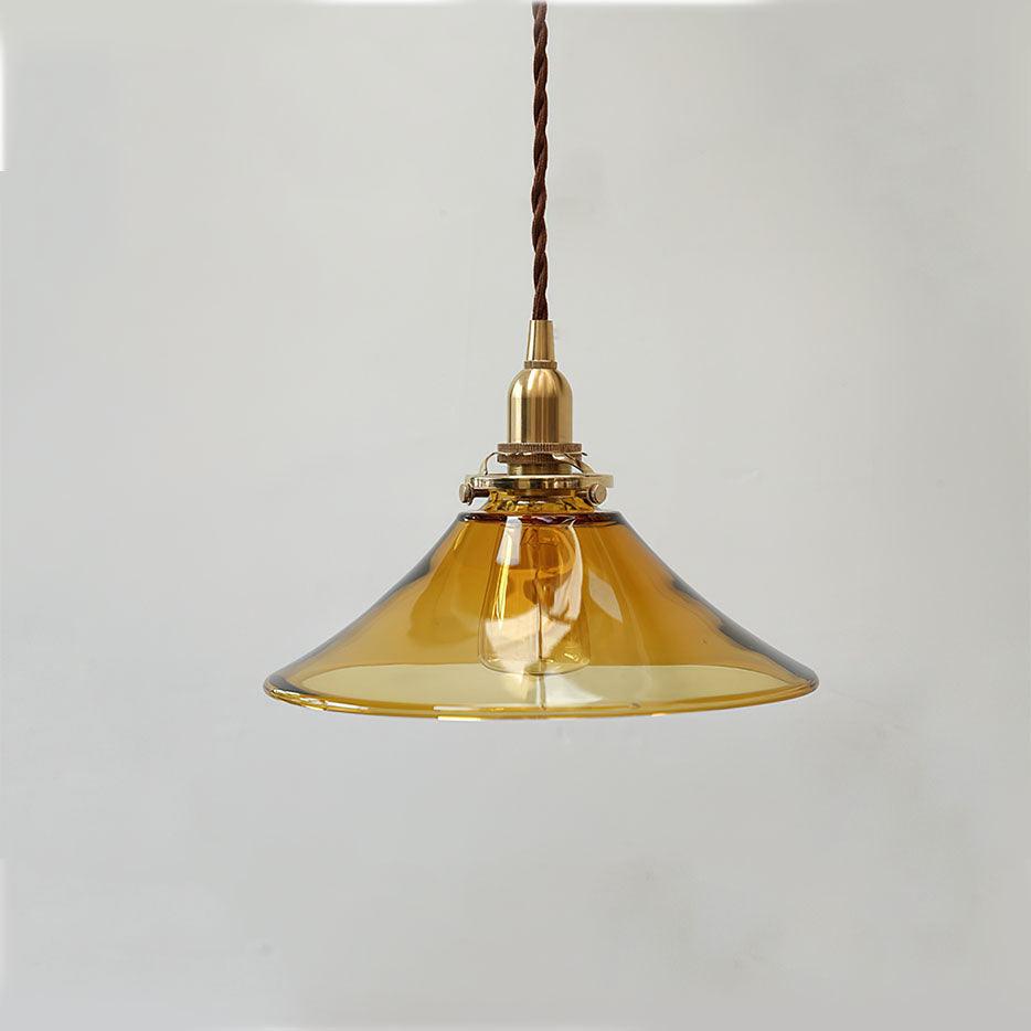 Pila hanglamp met amberkleurig glas en messing voor de eetkamer