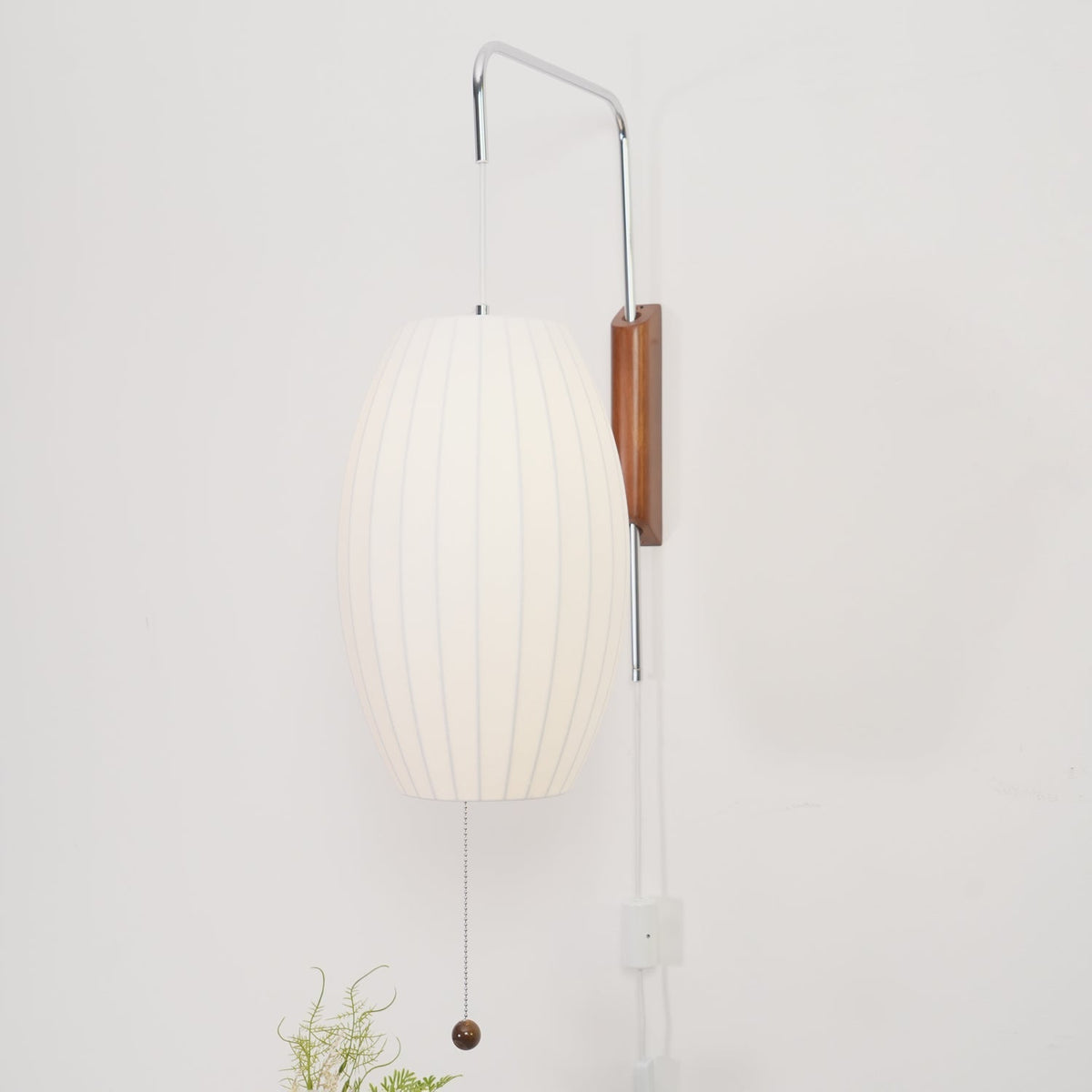 Aldinira wandlamp walnoot bal