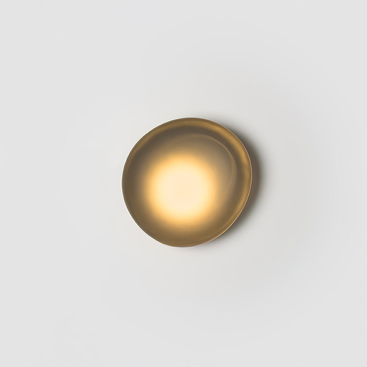 Eirinina wandlamp met bolvormig glas
