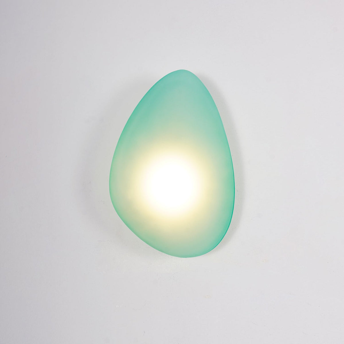 Eirinina wandlamp met bolvormig glas