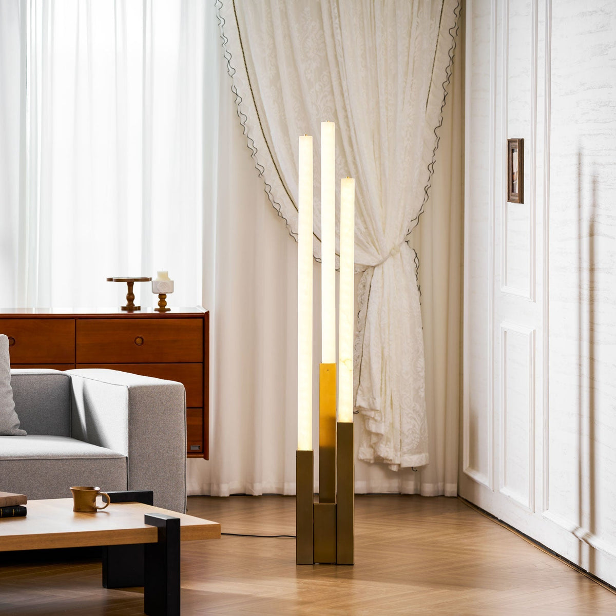 Callisto vloerlamp in albast