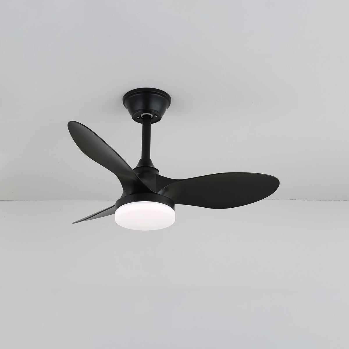 Aelric moderne plafondventilator met verlichting