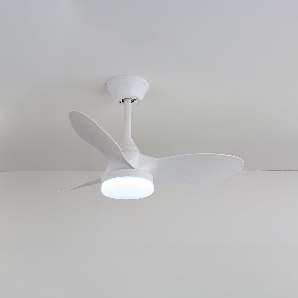 Aelric moderne plafondventilator met verlichting