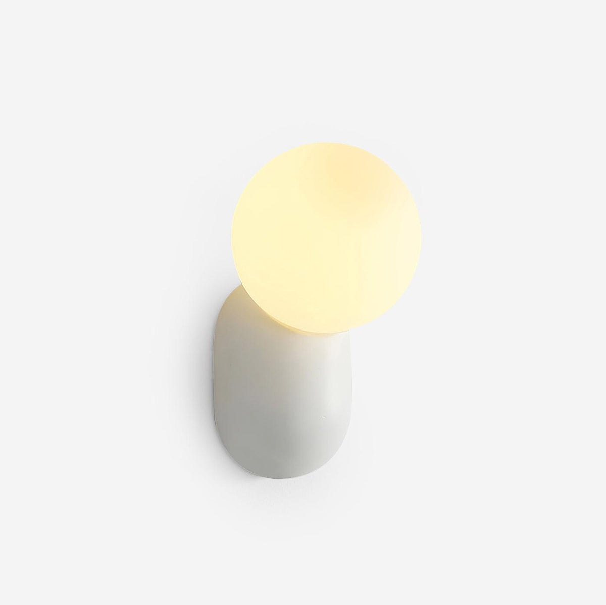 Nelo Minimalistische wandlamp met bolvormige kap