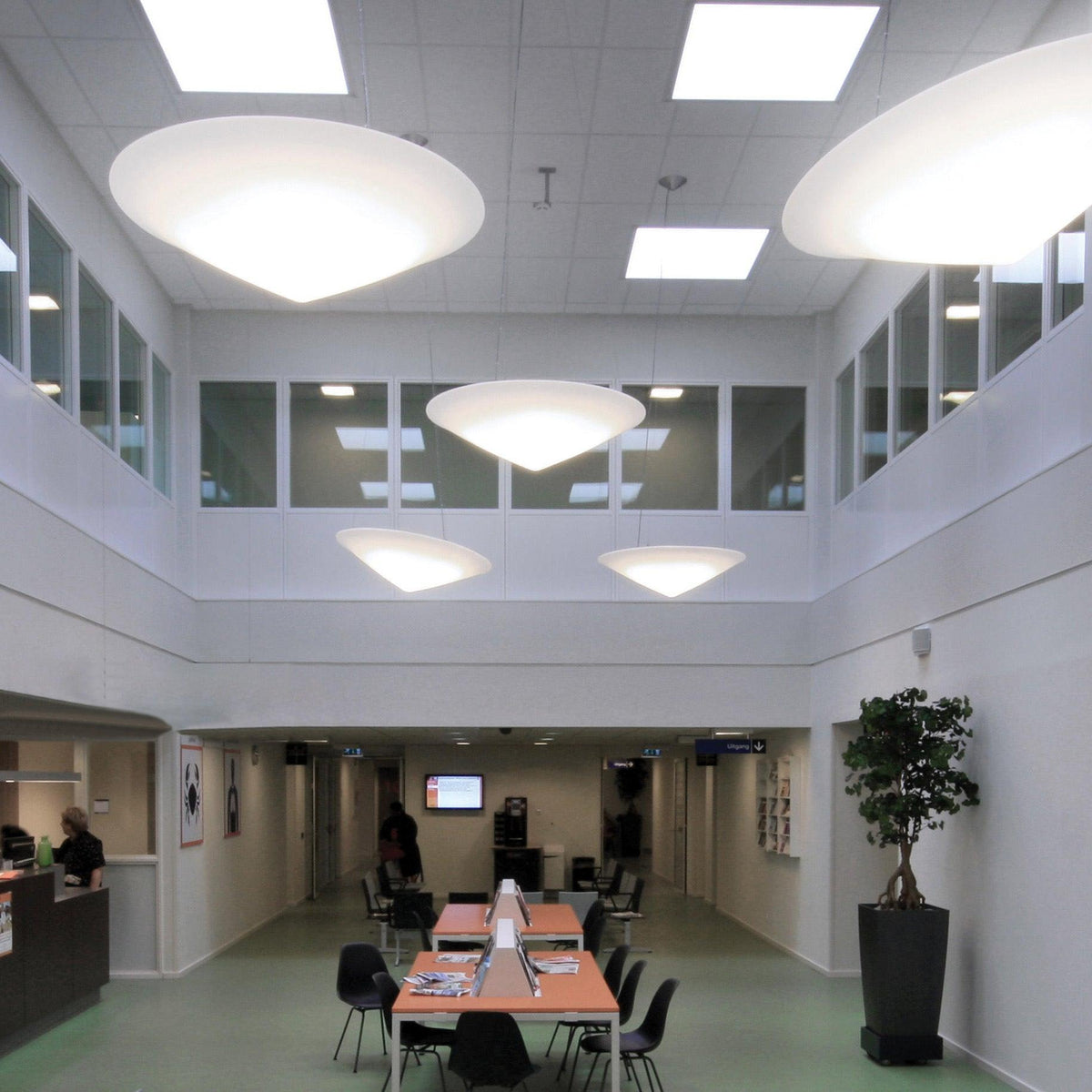 Othian hanglamp polyethyleen gekantelde hoed minimalistisch