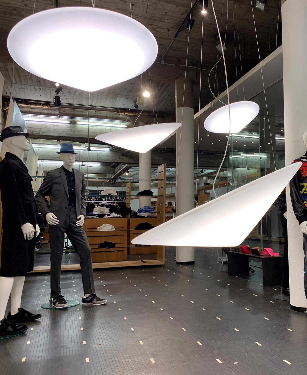 Othian hanglamp polyethyleen gekantelde hoed minimalistisch
