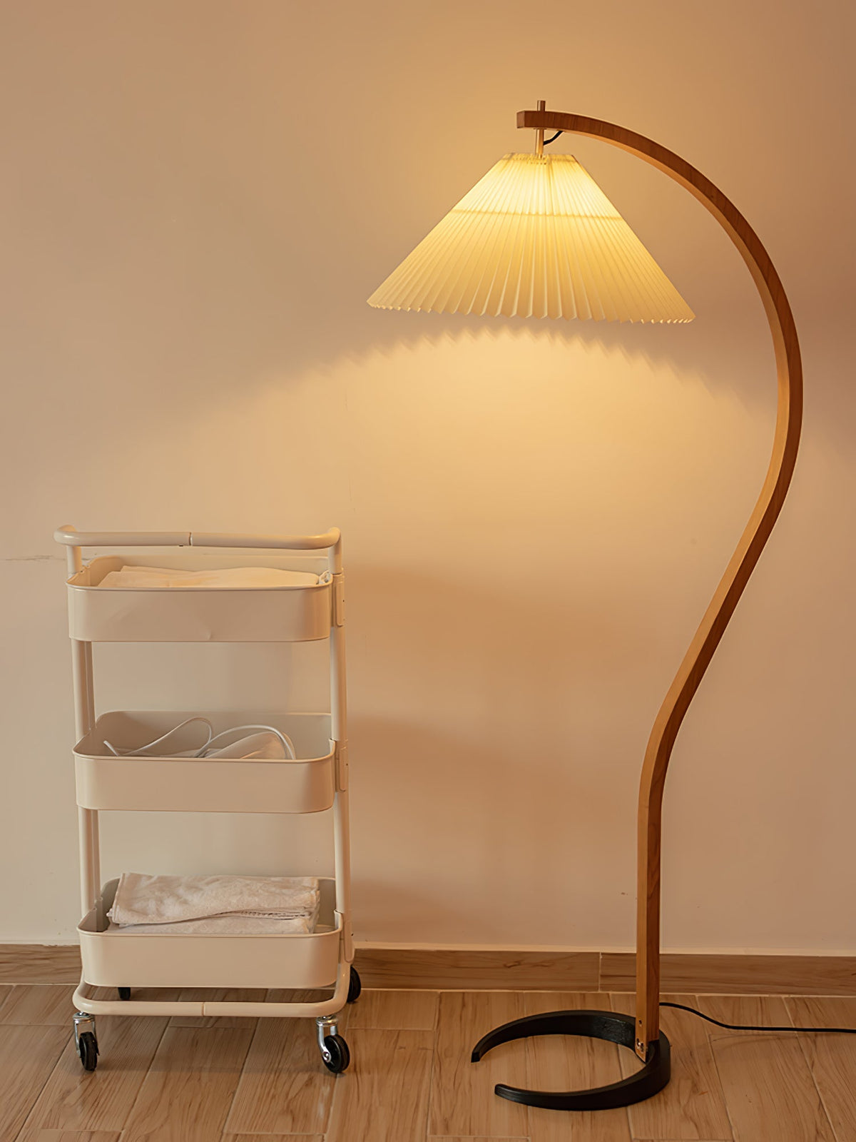 Viaro houten vloerlamp